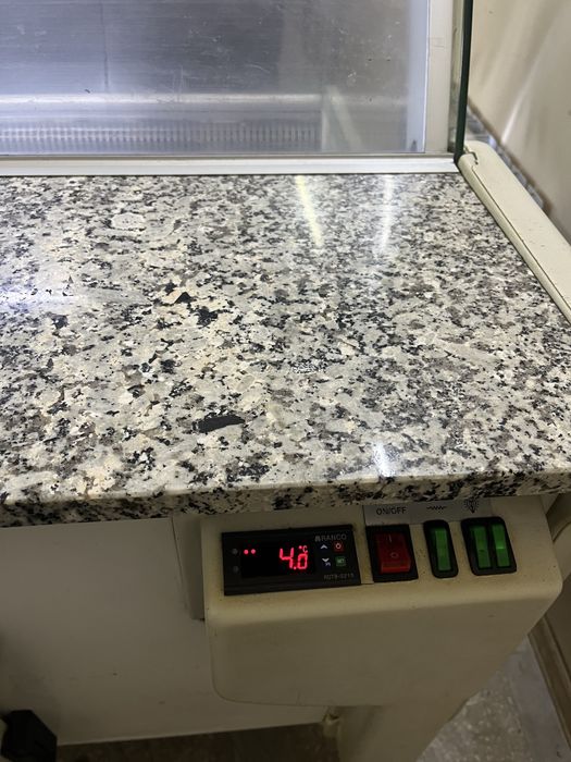 Продам холодильную Витрину