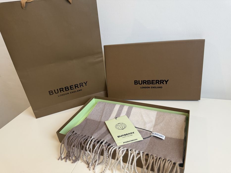 Eșarfă Burberry  – Full Box – Cadou ideal de Crăciun
