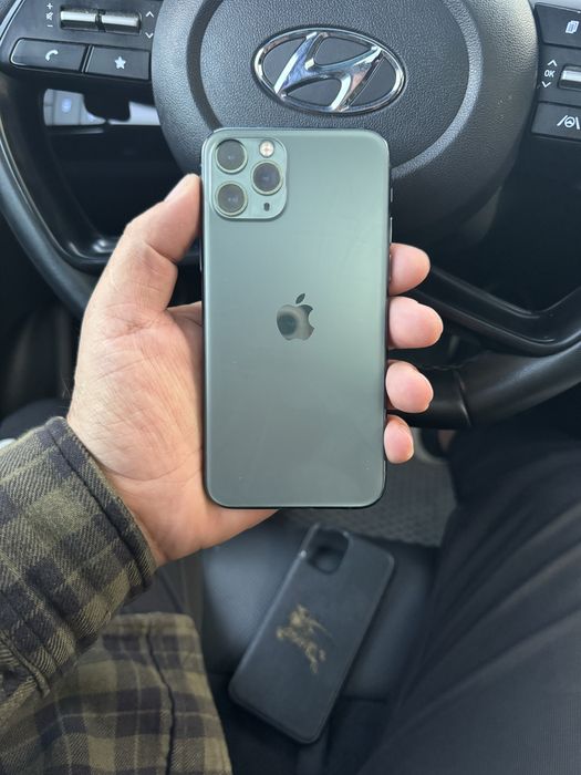 Продам 11 про с коробкой.