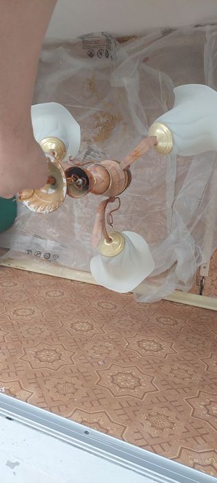 Люстра трёх рожковая