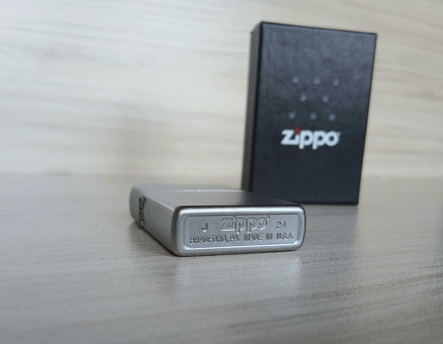 Нова запалка Zippo Satin Chrome + подарък гориво
