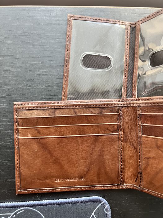 Кафяв кожен портфейл с картодържач