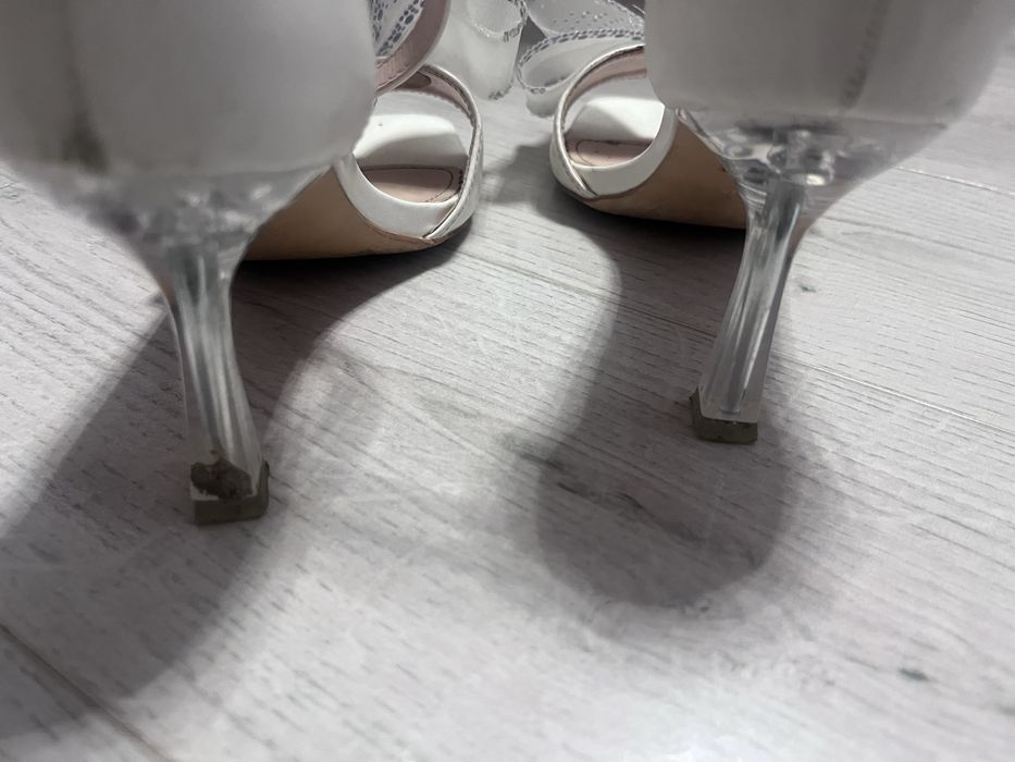 pantofi cu toc înalt