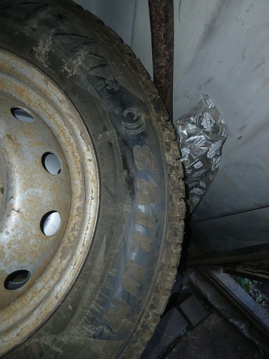 Продам зимние балоны с дисками на ниву