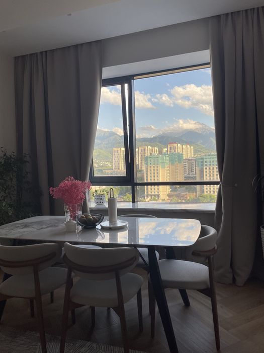 Стол без стульев