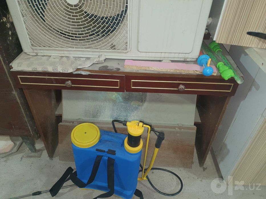 Под телевизорник стол