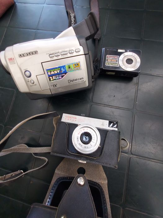 Camere foto video vintage retro Cmeha Smena 8M și Samsung es17, VP-D10