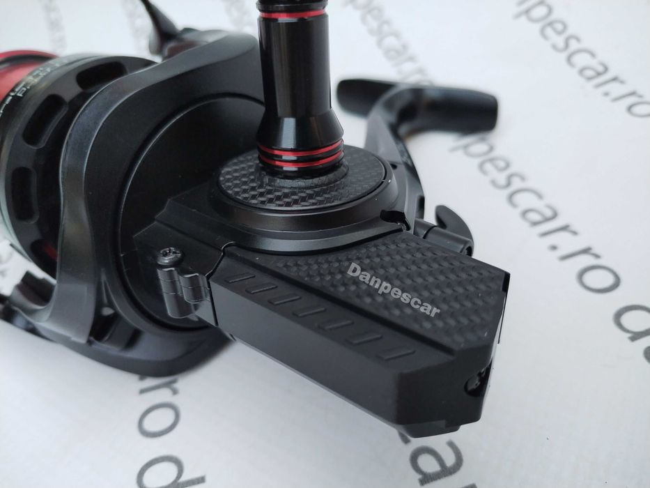 Mulinetă Feeder si Crap PRO FL Strategist 8000 ROSU  tambur Long Cast