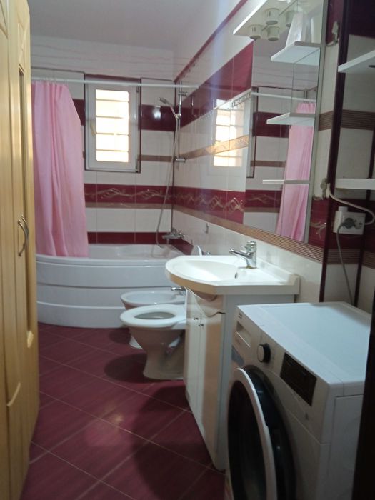 Închiriez apartament