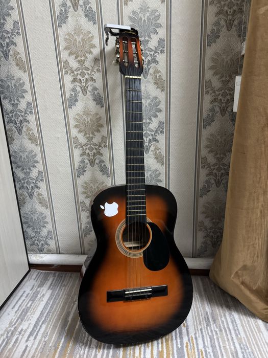 Продам гитару срочно