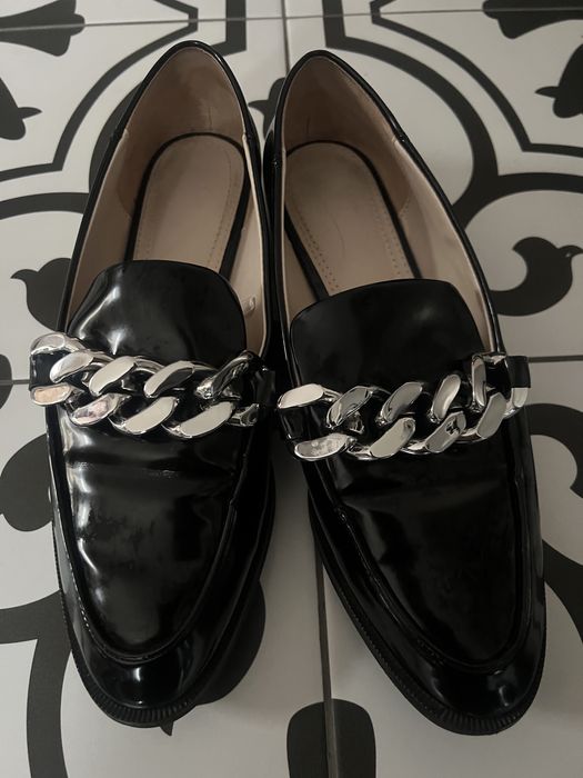 Zara лачени мокасини