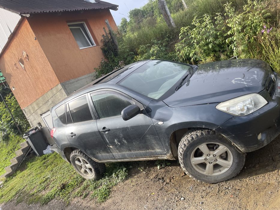 Toyota rav 4 vand sau dezmembrez