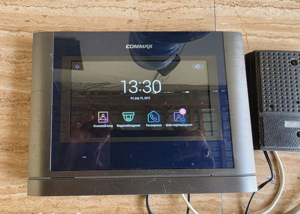 Цветной сенсорный домофон COMMAX