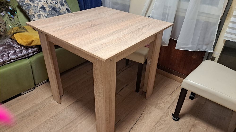 Кухненска трапезна маса.