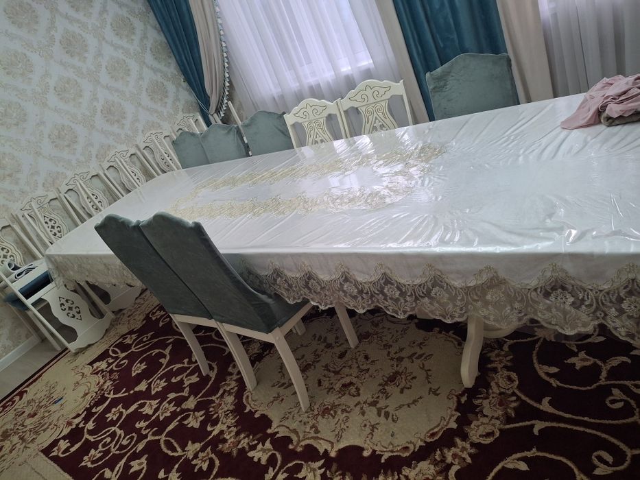Стол орындықтарымен бірге