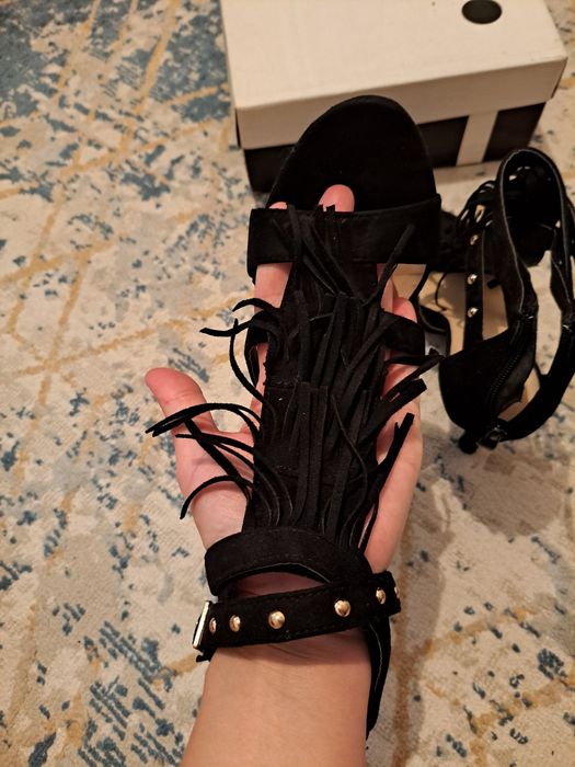 Дерзкие босоножки. 38размер