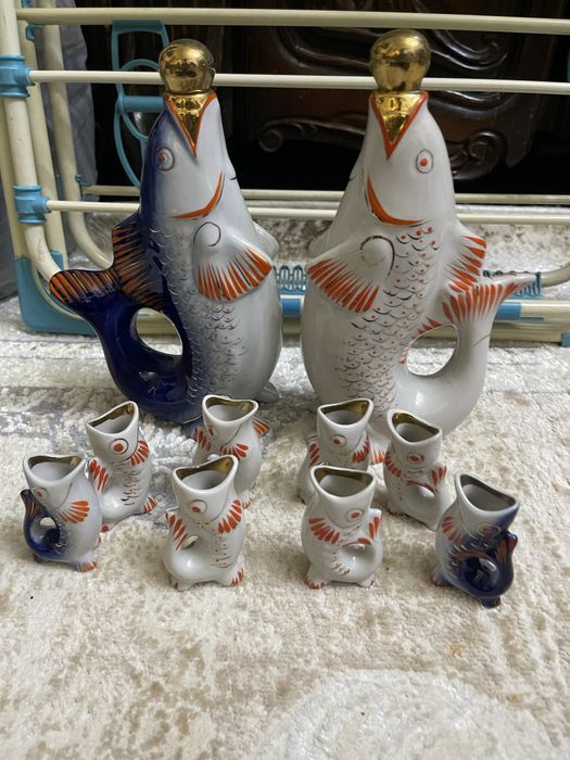 Продается набор советских рюмок в виде рыбы 8 шт и два сосуда