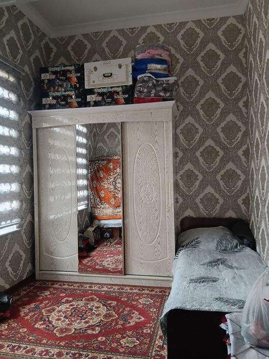 Срочно уй сотилади,8 отик,8 та хона,ошхона,хаммом,,парилка,2та санузел