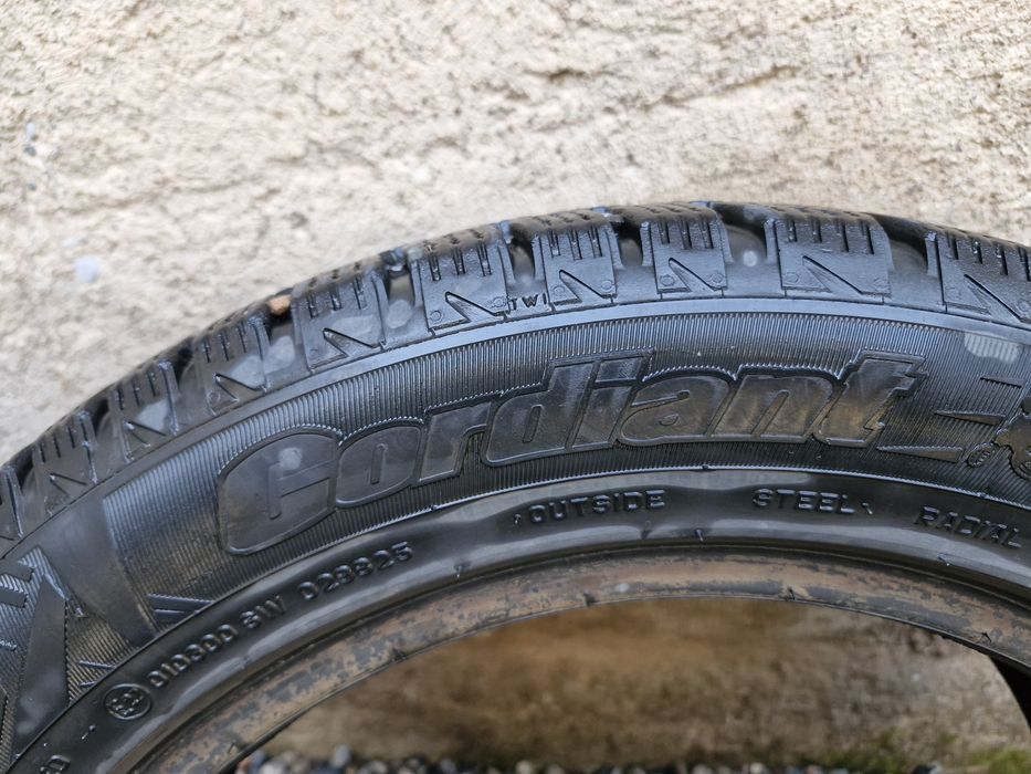 Зимние шины в хорошем состоянии