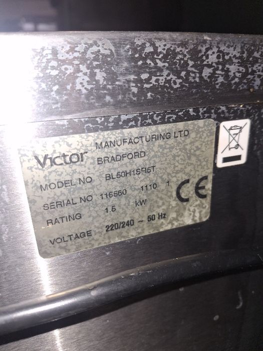 Топъл шкаф / лувератор VICTOR