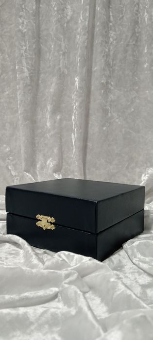 Futlar Karobkalar . Siz hohlagan razmerda xiberamiz.