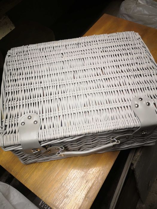 Кейс-чемоданчик для пикника