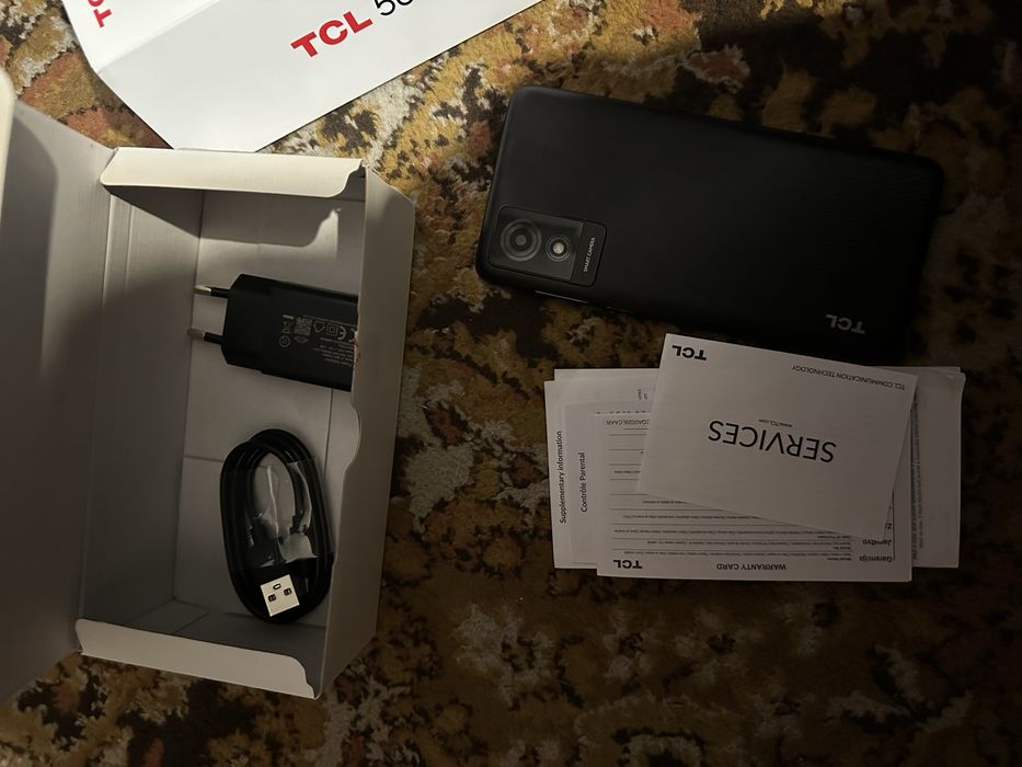 Telefon TCL 501.