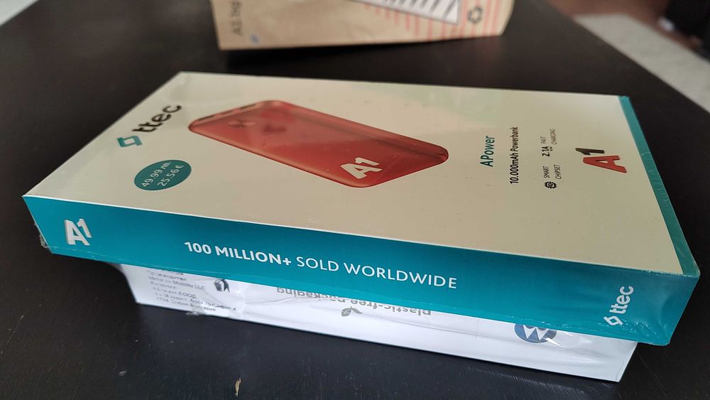 Чисто нов с 2г. Гаранция - Motorola moto G 06 - запечатан + Powerbank