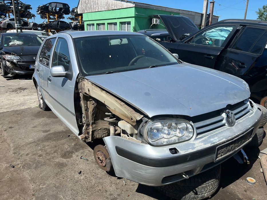 Dezmembrez Volkswagen Golf - 4 (1997 - 2006), 1.6 benzina AZD, manual, AZD, ERT