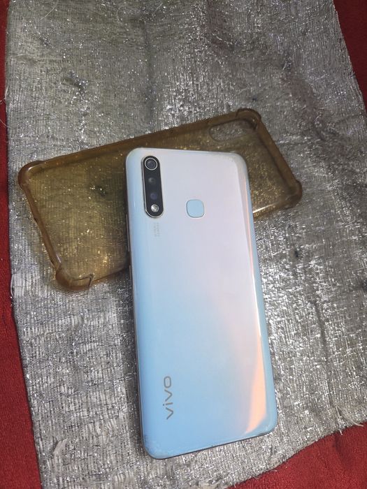Vivo Y19.  128gb