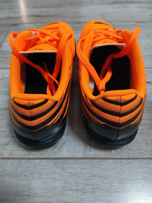 Футболни обувки, стоножки Puma, номер 37,5