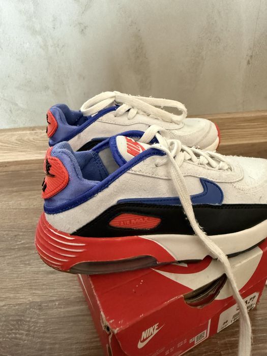 Nike Air Max 90  и Air Max 2090 EOI