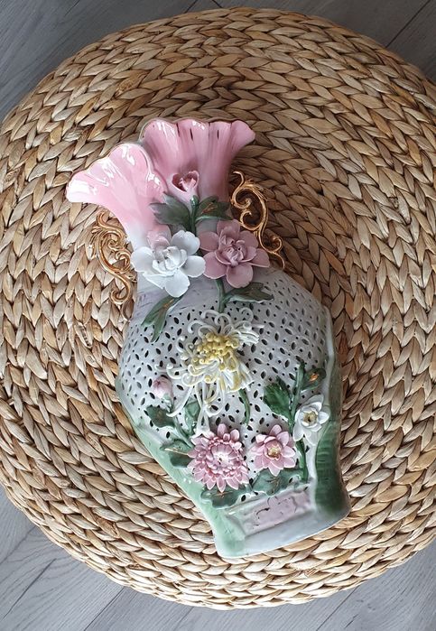 Декоративная ваза