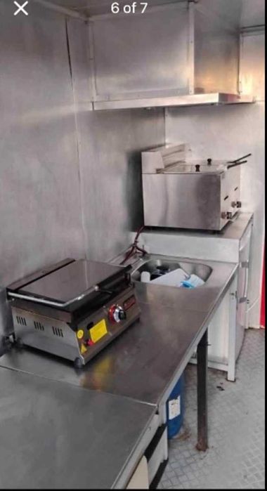 Продавам оборудван кемпер за бързо хранене – напълно готов бизнес!