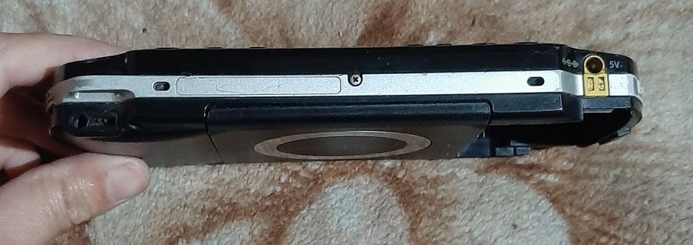 Vând psp în stare bună estetică  1004