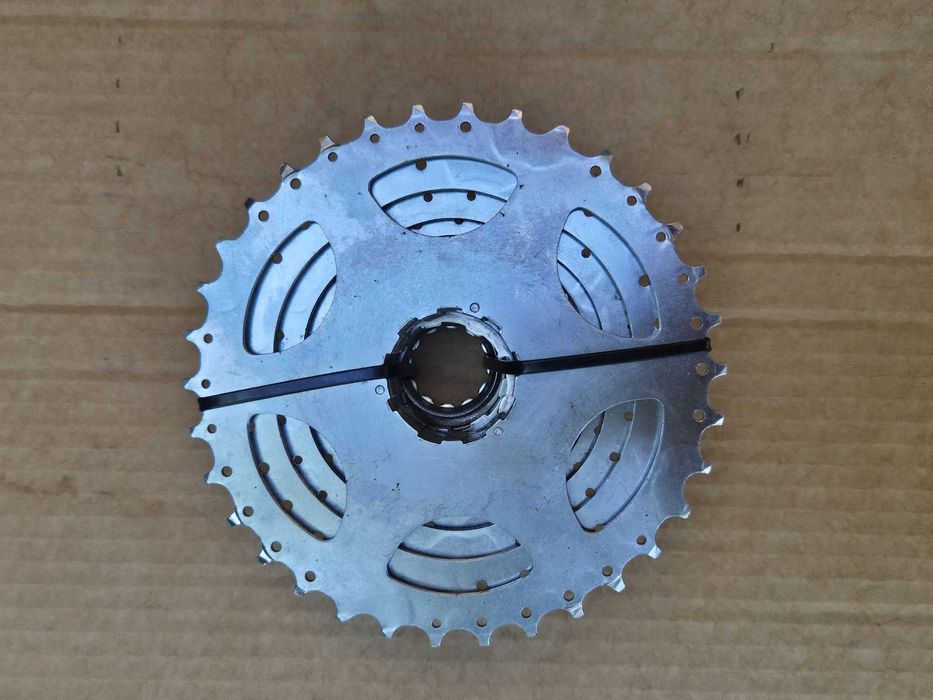 Caseta Shimano 9 pinioane,  11-32T, in stare foarte buna