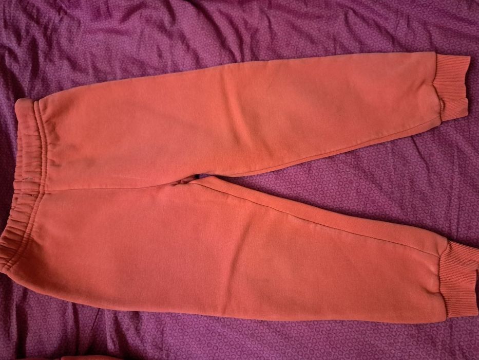 Одежды на девочку 6- 7 лет за всё сто тысячи.