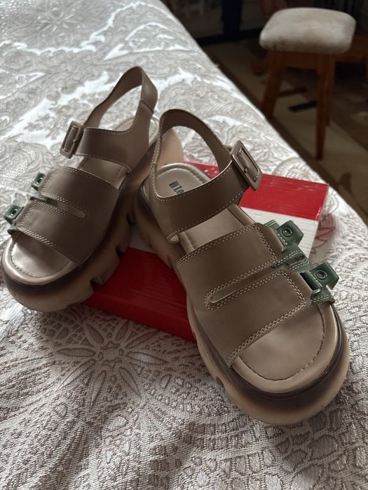 Босоножки летний