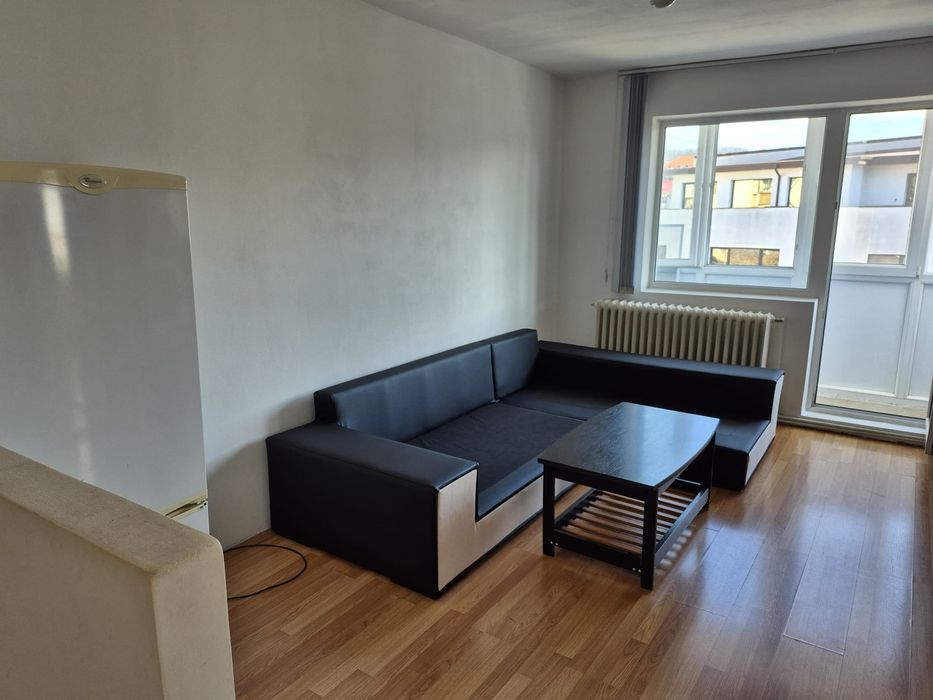 Apartament semidecomandat