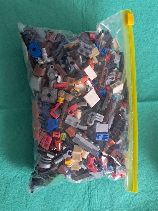 Colecție Masivă LEGO: 75+ Minifigurine Star Wars, Ninjago, City, etc