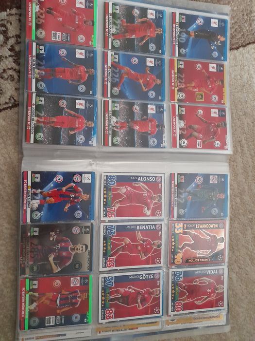 Vând catalog cartonase fotbalisti