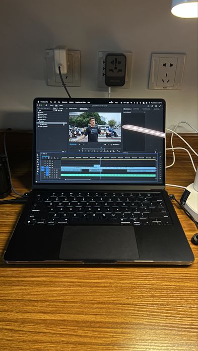 Продам Macbook air 13 M2 8/256