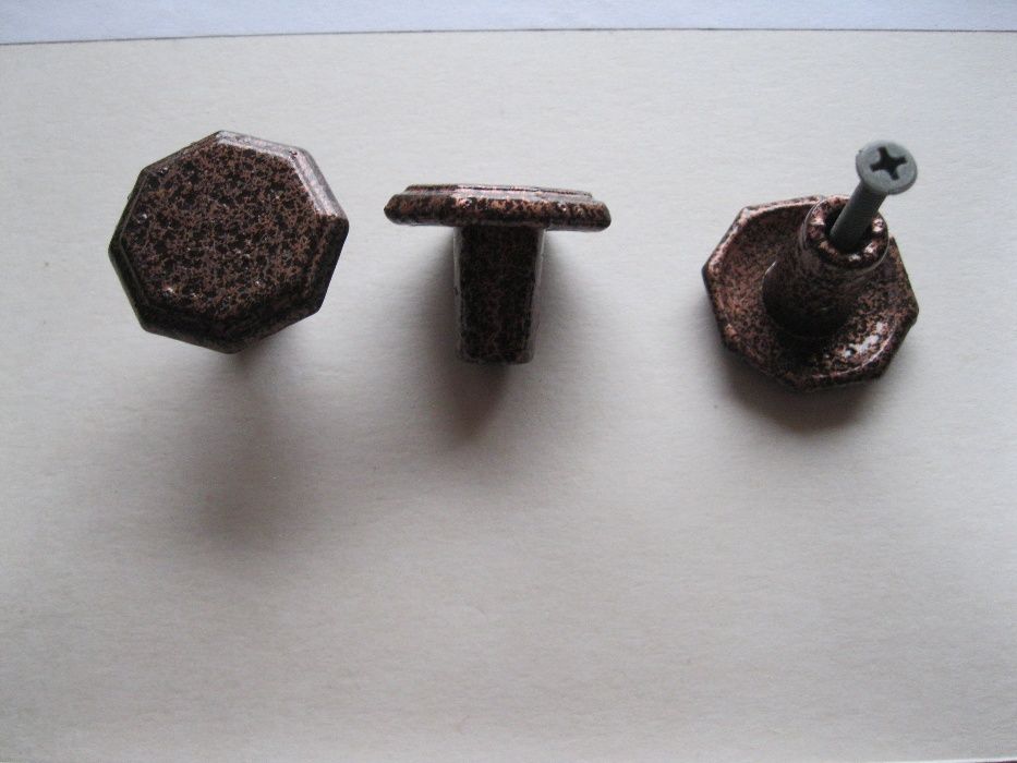 Мебелни обков /топки/