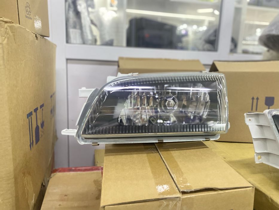 Фара Toyota carina e