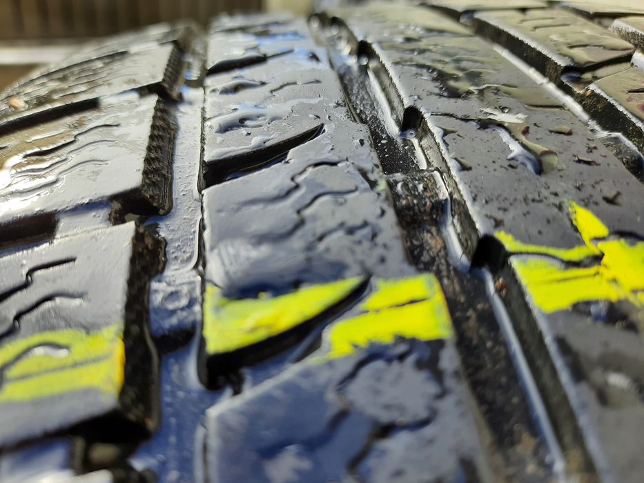 Roti de  toyota 215.60.17