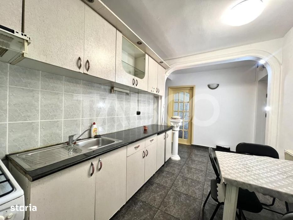 Apartament cu 3 camere in Gheorgheni zona Piata Mercur balcon si beci