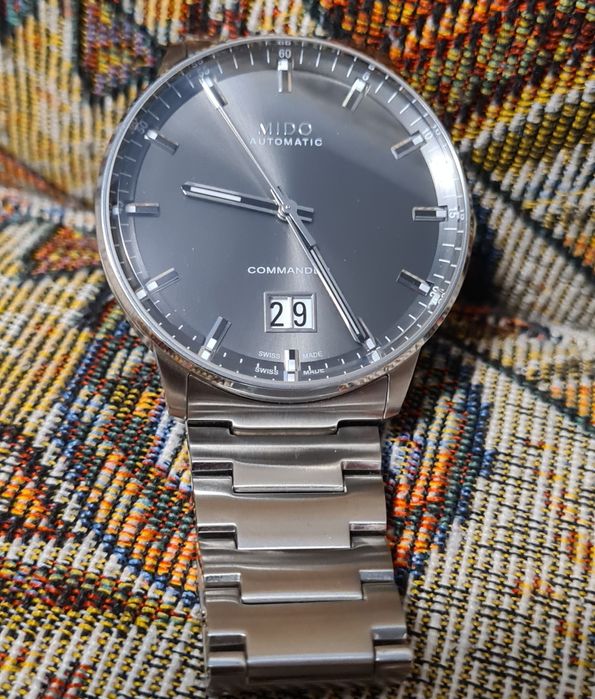 Mido Commander Big Date