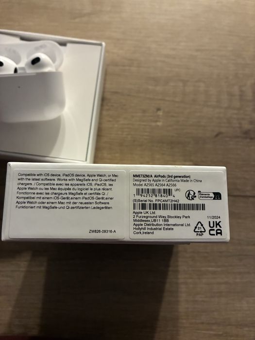 Casti AirPods 3