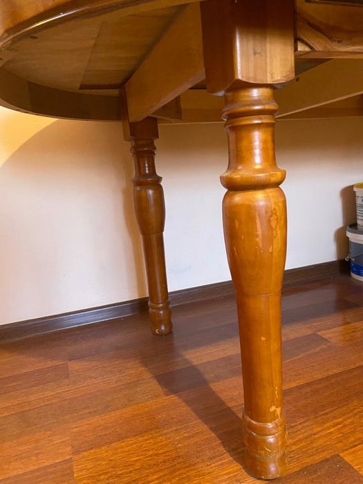 Гостинный стол деревянный