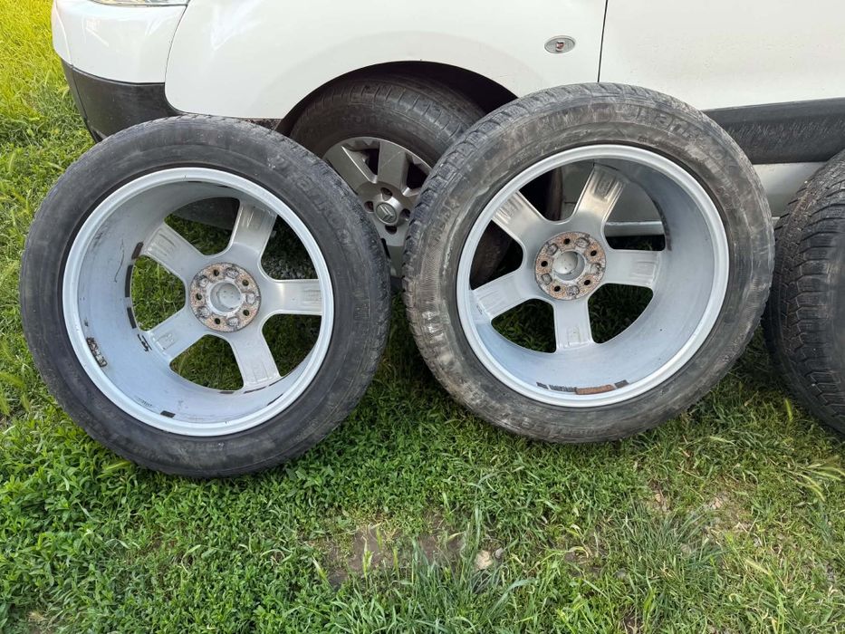 Комплект оригинални алуминиеви джанти Audi 19" с гуми Hankook.